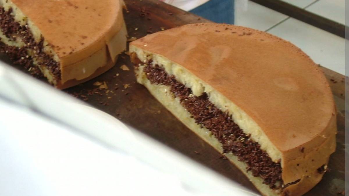 Martabak Bangka 57: Rasa yang Menggoda di Jantung Cilacap